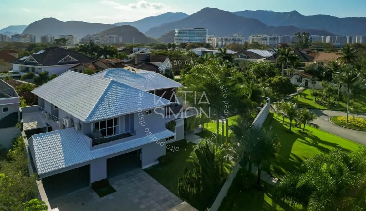 Casa de Luxo à Venda de 1.096 m² no Condomínio Mansões, Barra da Tijuca, RJ – Exclusividade e Sofisticação