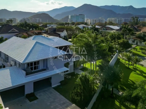 Casa de Luxo à Venda de 1.096 m² no Condomínio Mansões, Barra da Tijuca, RJ – Exclusividade e Sofisticação