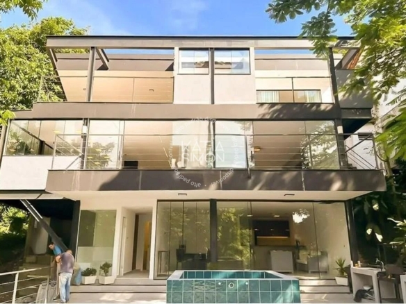 Casa Exclusiva com 5 Suítes à Venda no Jardim de Itanhangá – Conforto e Sofisticação