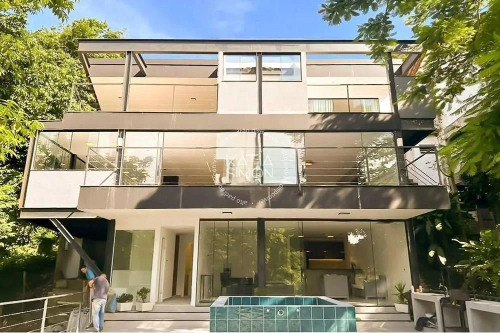 Casa Exclusiva com 5 Suítes à Venda no Jardim de Itanhangá – Conforto e Sofisticação